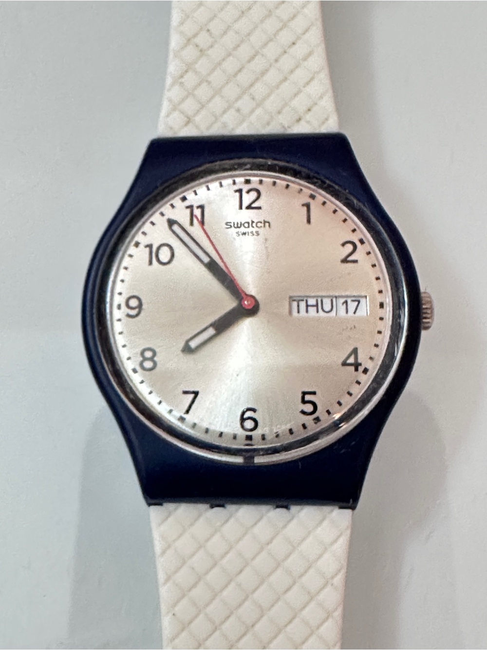 Swatch WHITE DELIGHT (GN720) Navy watch with Diamond Patterns